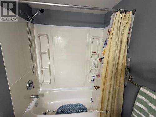 B12 - 40 Judge Avenue, North Bay, ON - Indoor Photo Showing Bathroom