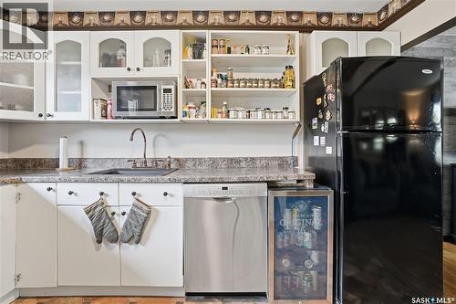 2810 Fleury Street, Regina, SK -  Photo Showing Kitchen