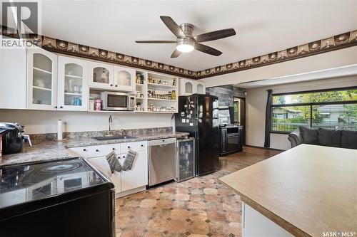 2810 Fleury Street, Regina, SK - Indoor Photo Showing Kitchen