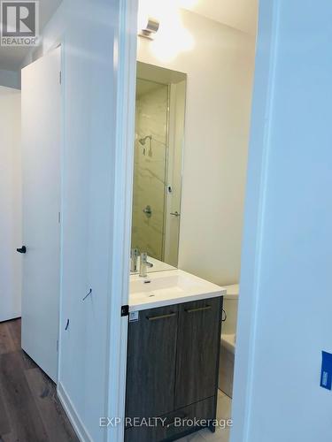 Ph2 - 28 Interchange Way, Vaughan, ON - Indoor Photo Showing Bathroom