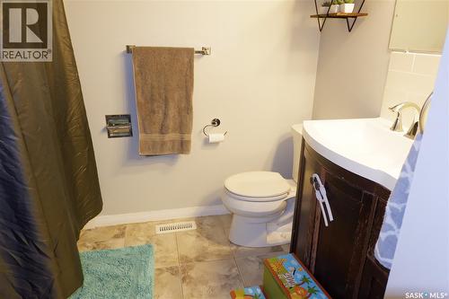 107 Empire Place, Assiniboia, SK - Indoor Photo Showing Bathroom