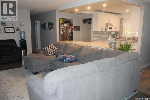 107 Empire Place, Assiniboia, SK - Indoor Photo Showing Living Room