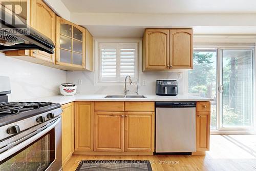 3 - 1517 Elm Road, Oakville, ON - Indoor Photo Showing Kitchen With Stainless Steel Kitchen With Double Sink