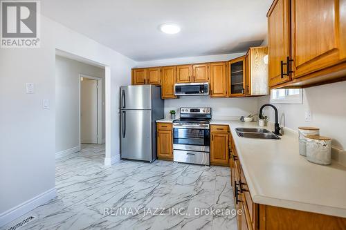 356 Verdun Road, Oshawa (Central), ON - Indoor Photo Showing Kitchen With Stainless Steel Kitchen With Double Sink
