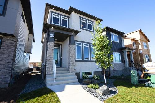 481 Ken Oblik Drive  Winnipeg, MB R3Y 2H4