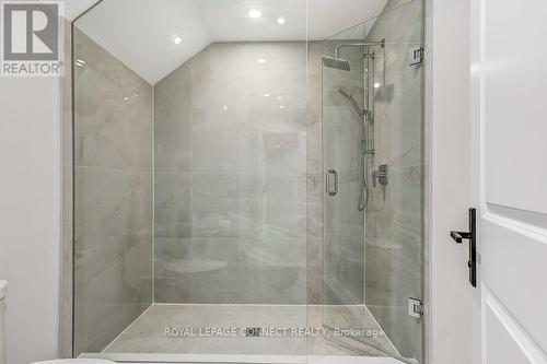 393 Rosebank Road, Pickering, ON - Indoor Photo Showing Bathroom