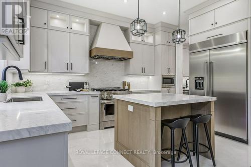393 Rosebank Road, Pickering, ON - Indoor Photo Showing Kitchen With Upgraded Kitchen