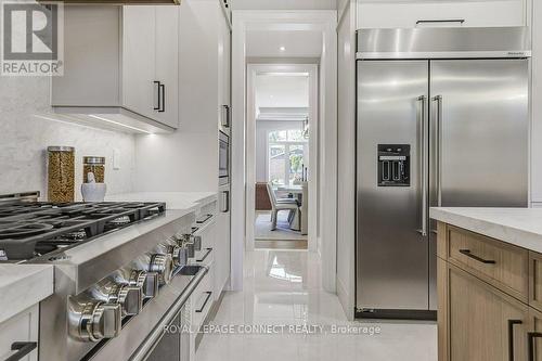 393 Rosebank Road, Pickering, ON - Indoor Photo Showing Kitchen With Upgraded Kitchen