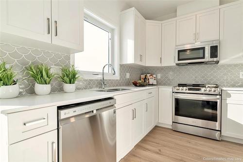 599 Ken Oblik Drive, Winnipeg, MB - Indoor Photo Showing Kitchen With Double Sink With Upgraded Kitchen