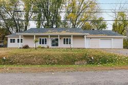 411 Rue Principale  La Visitation-De-L'Île-Dupas, QC J0K 2P0