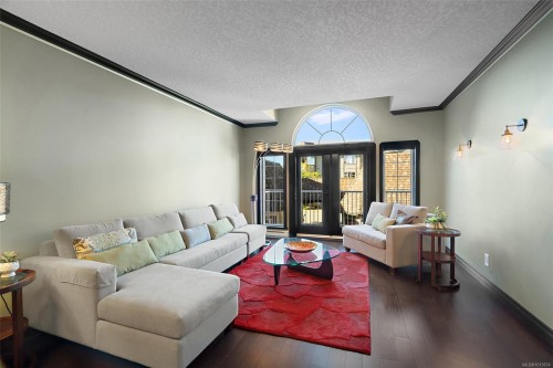 9715 Second St, Sidney, BC - Indoor Photo Showing Living Room