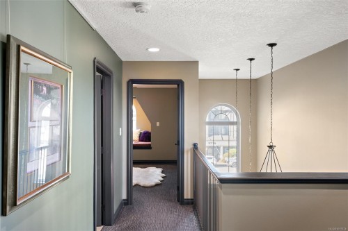 9715 Second St, Sidney, BC - Indoor Photo Showing Other Room