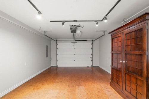 9715 Second St, Sidney, BC - Indoor Photo Showing Garage