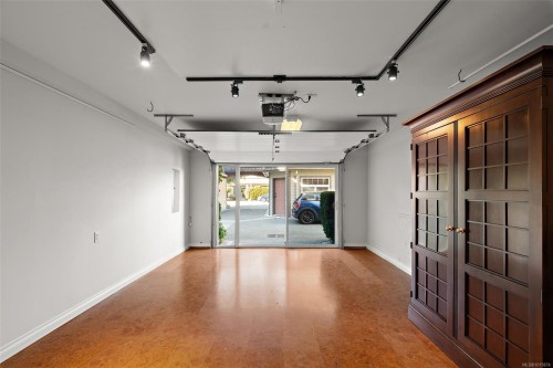 9715 Second St, Sidney, BC - Indoor