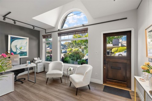 9715 Second St, Sidney, BC - Indoor