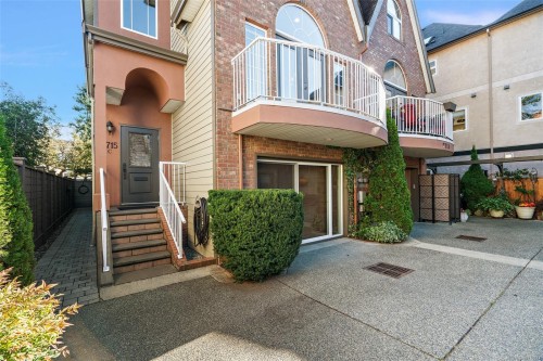 9715 Second St, Sidney, BC - Outdoor