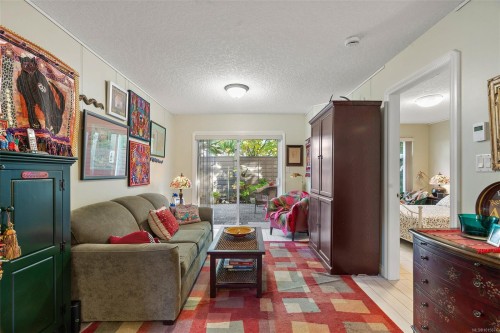 9715 Second St, Sidney, BC - Indoor