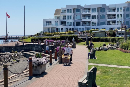 9715 Second St, Sidney, BC - Outdoor