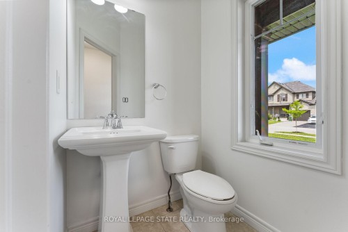 68 Dodman Crescent, Hamilton, ON - Indoor Photo Showing Bathroom