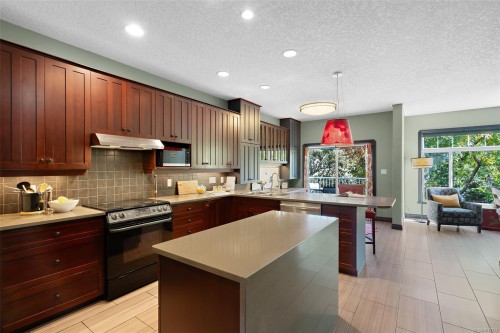 9715 Second St, Sidney, BC 