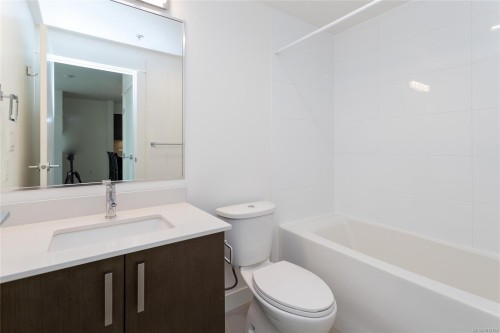 201-290 Wilfert Rd, View Royal, BC - Indoor Photo Showing Bathroom