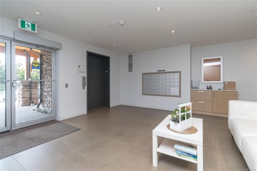 201-290 Wilfert Rd, View Royal, BC - Indoor Photo Showing Living Room