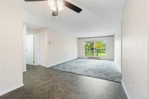 307-6715 Dover Rd, Nanaimo, BC - Indoor Photo Showing Other Room