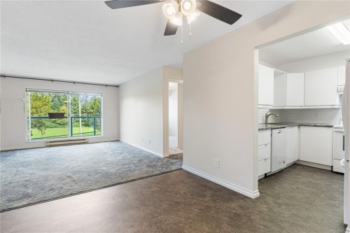 307-6715 Dover Rd, Nanaimo, BC - Indoor Photo Showing Kitchen