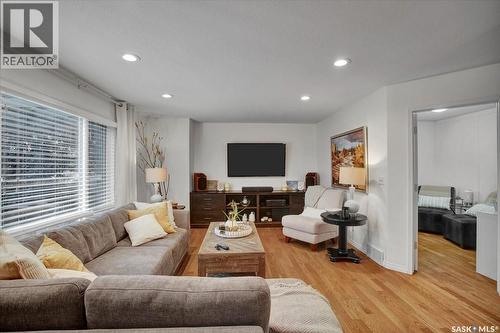 835 Swan Crescent, Saskatoon, SK - Indoor Photo Showing Living Room