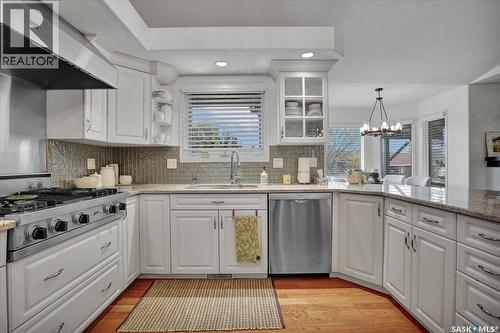 835 Swan Crescent, Saskatoon, SK - Indoor Photo Showing Kitchen With Upgraded Kitchen