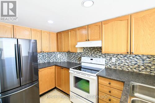 305 - 24 Ramblings Way, Collingwood, ON - Indoor Photo Showing Kitchen