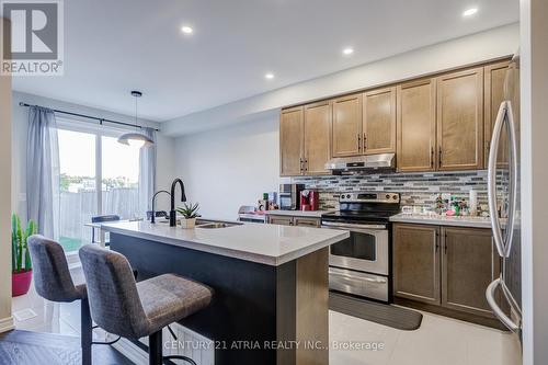 119 Windrow Street, Richmond Hill, ON - Indoor Photo Showing Kitchen
