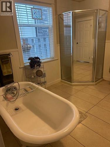 3547 Lakeshore Road, Kelowna, BC - Indoor Photo Showing Bathroom