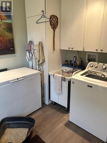 3547 Lakeshore Road, Kelowna, BC - Indoor Photo Showing Laundry Room