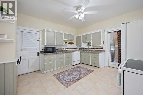 373 Palmerston Street South, Sarnia, ON - Indoor Photo Showing Kitchen