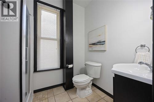 373 Palmerston Street South, Sarnia, ON - Indoor Photo Showing Bathroom