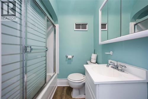 373 Palmerston Street South, Sarnia, ON - Indoor Photo Showing Bathroom