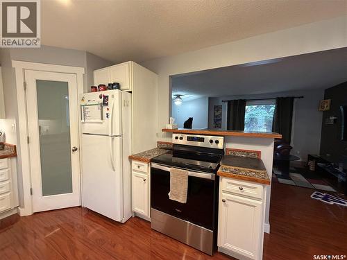 5309 2Nd Avenue N, Regina, SK - Indoor Photo Showing Kitchen