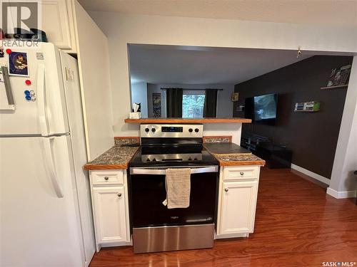 5309 2Nd Avenue N, Regina, SK - Indoor Photo Showing Kitchen