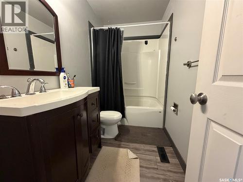 5309 2Nd Avenue N, Regina, SK - Indoor Photo Showing Bathroom