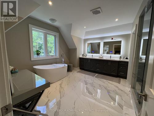1060 Kipling Avenue, Toronto, ON - Indoor Photo Showing Bathroom