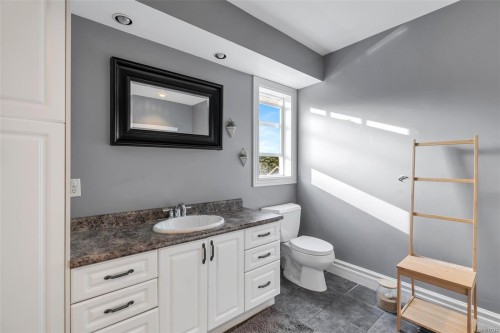 411 Conway Rd, Saanich, BC 