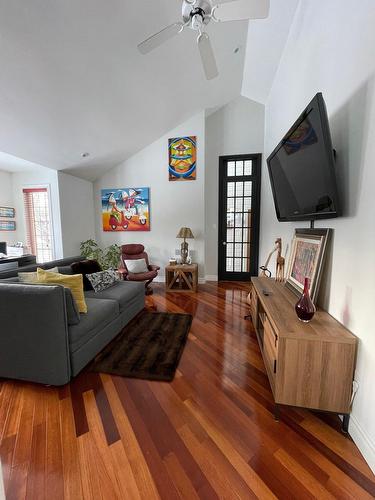 Living room - 50 Ch. Du Lac-D'Argent, Eastman, QC - Indoor Photo Showing Living Room