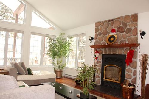 Living room - 50 Ch. Du Lac-D'Argent, Eastman, QC - Indoor Photo Showing Living Room With Fireplace