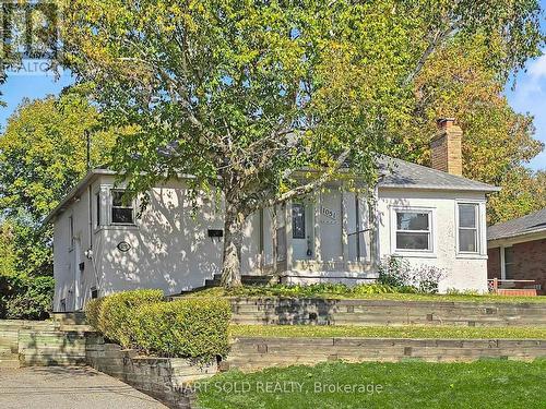 1051 JANETTE STREET  Newmarket, ON L3Y 3C4