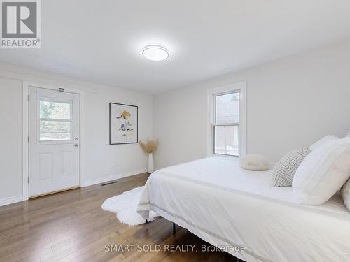 1051 Janette Street, Newmarket, ON - Indoor Photo Showing Bedroom