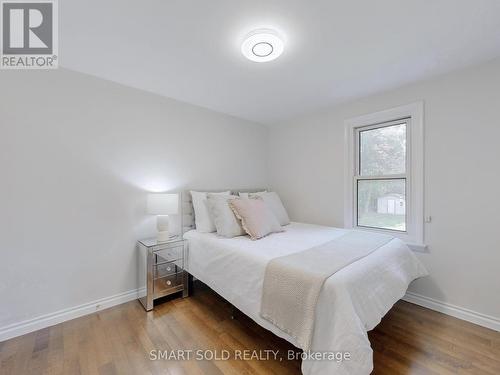 1051 Janette Street, Newmarket, ON - Indoor Photo Showing Bedroom