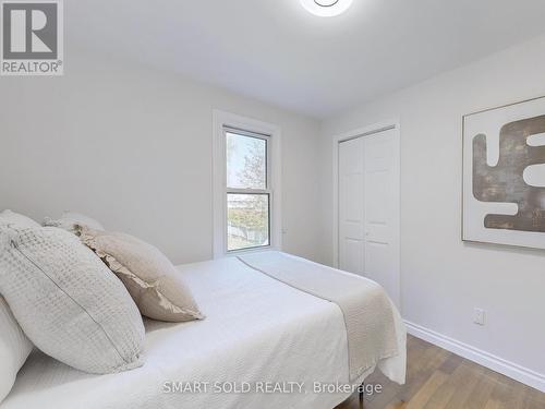 1051 Janette Street, Newmarket, ON - Indoor Photo Showing Bedroom