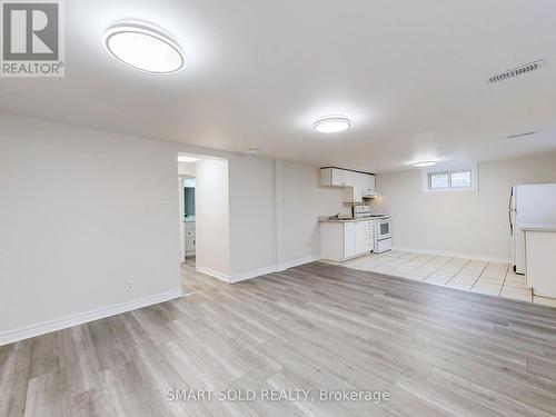 1051 Janette Street, Newmarket, ON - Indoor