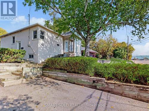 1051 Janette Street, Newmarket, ON - Outdoor